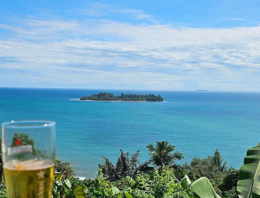 The View Padang, Amazing View, 8 Mins Mentawai Fast Ferry, Cold Beer,Close To Restaurants Padang (Sumatra) Ngoại thất bức ảnh