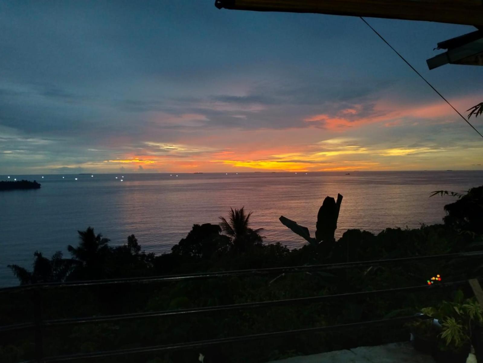 The View Padang, Amazing View, 8 Mins Mentawai Fast Ferry, Cold Beer,Close To Restaurants Padang (Sumatra) Ngoại thất bức ảnh